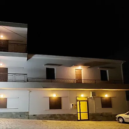 Polemarhos 9 بيت ضيافة كالامباكا