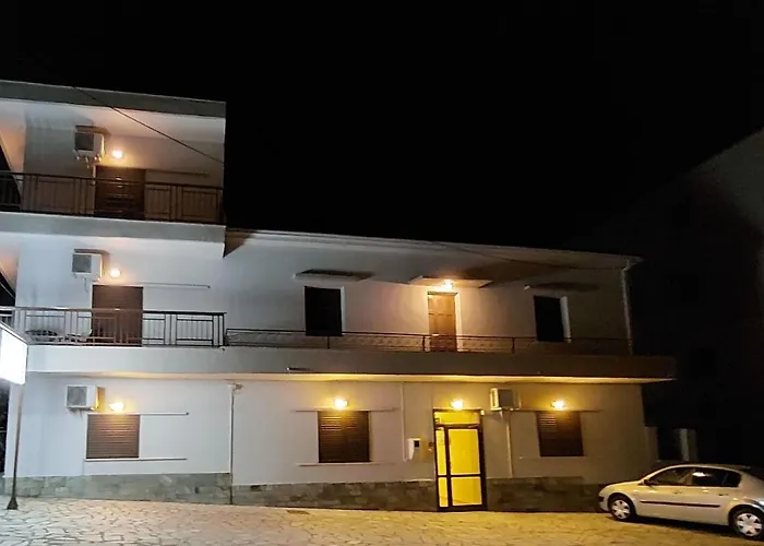 Polemarhos 9 招待所 卡兰巴卡